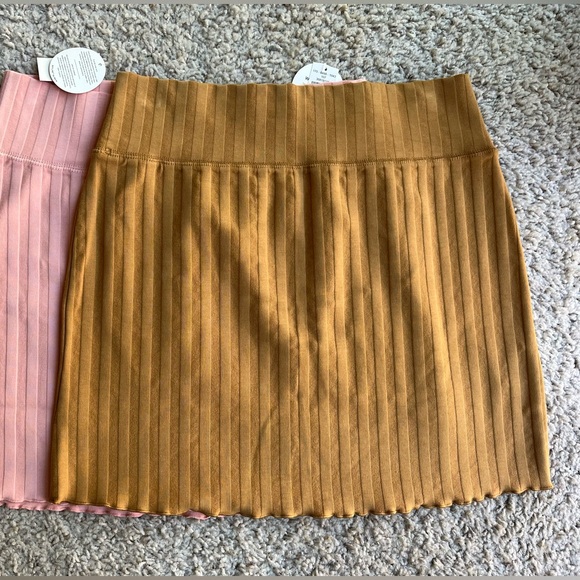 Two Brand New NWT Offline by Aerie Groove Ribbed Skirts Medium Tan Peach Pink - Picture 6 of 6